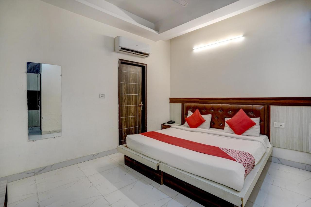 Oyo 78981 The Diamond Nest Noida Ngoại thất bức ảnh
