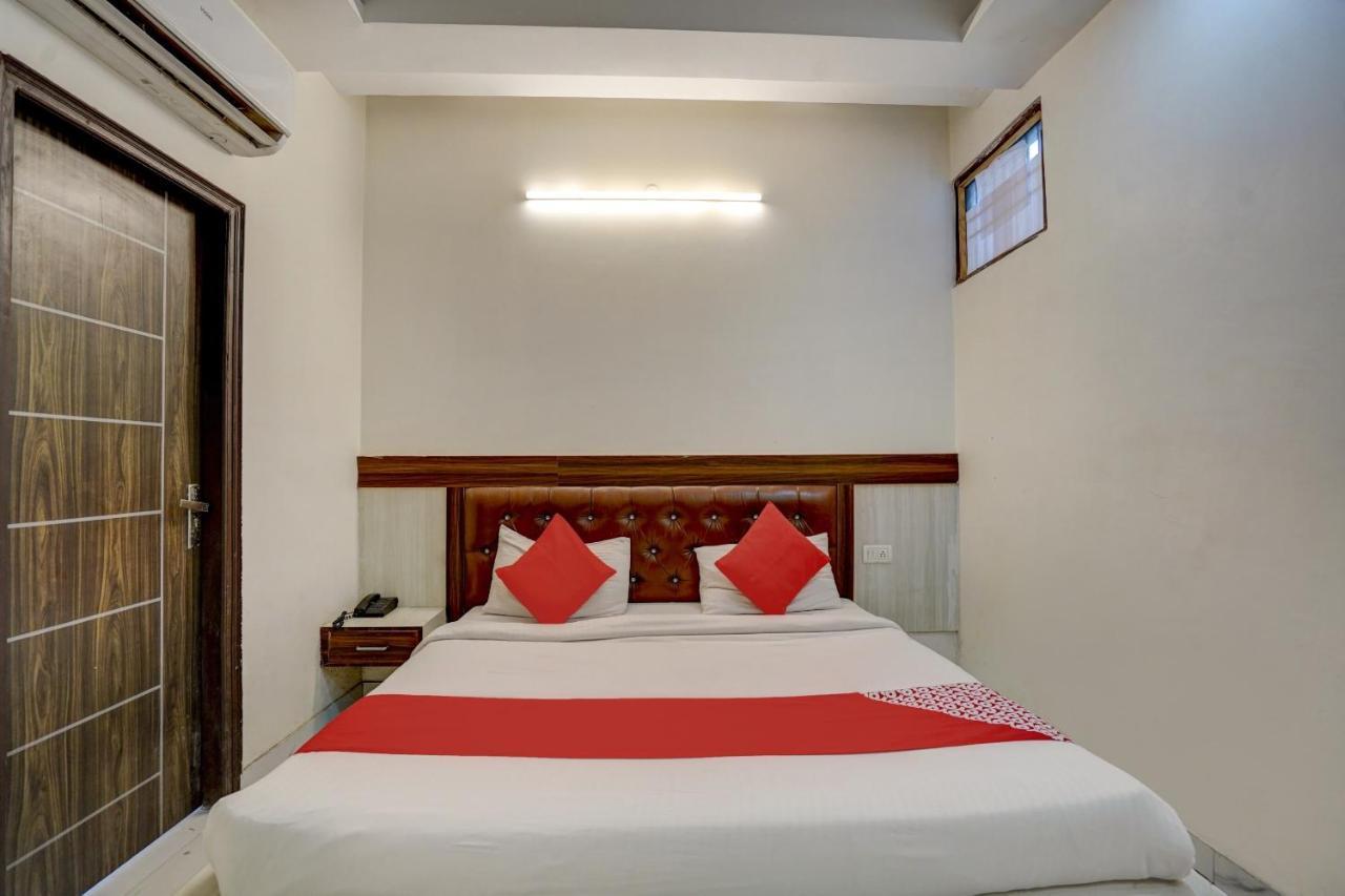 Oyo 78981 The Diamond Nest Noida Ngoại thất bức ảnh