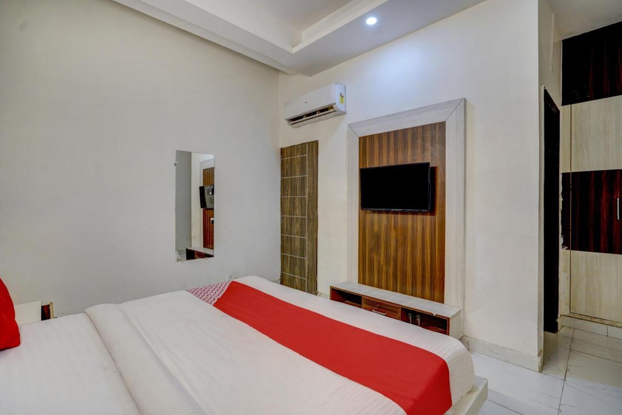 Oyo 78981 The Diamond Nest Noida Ngoại thất bức ảnh