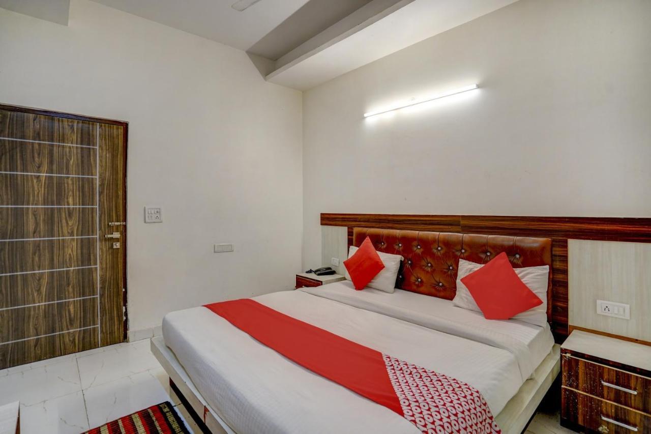 Oyo 78981 The Diamond Nest Noida Ngoại thất bức ảnh