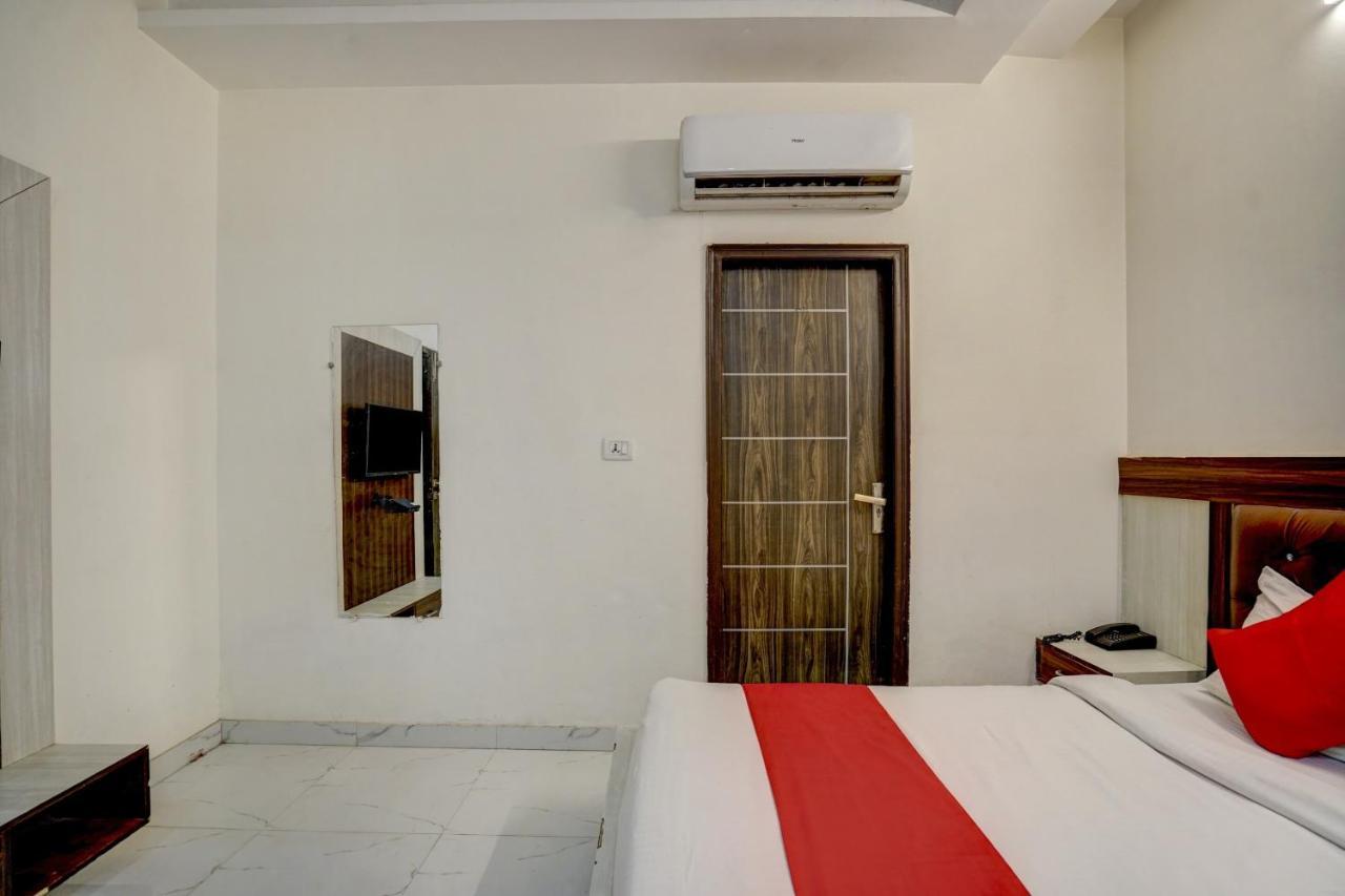 Oyo 78981 The Diamond Nest Noida Ngoại thất bức ảnh