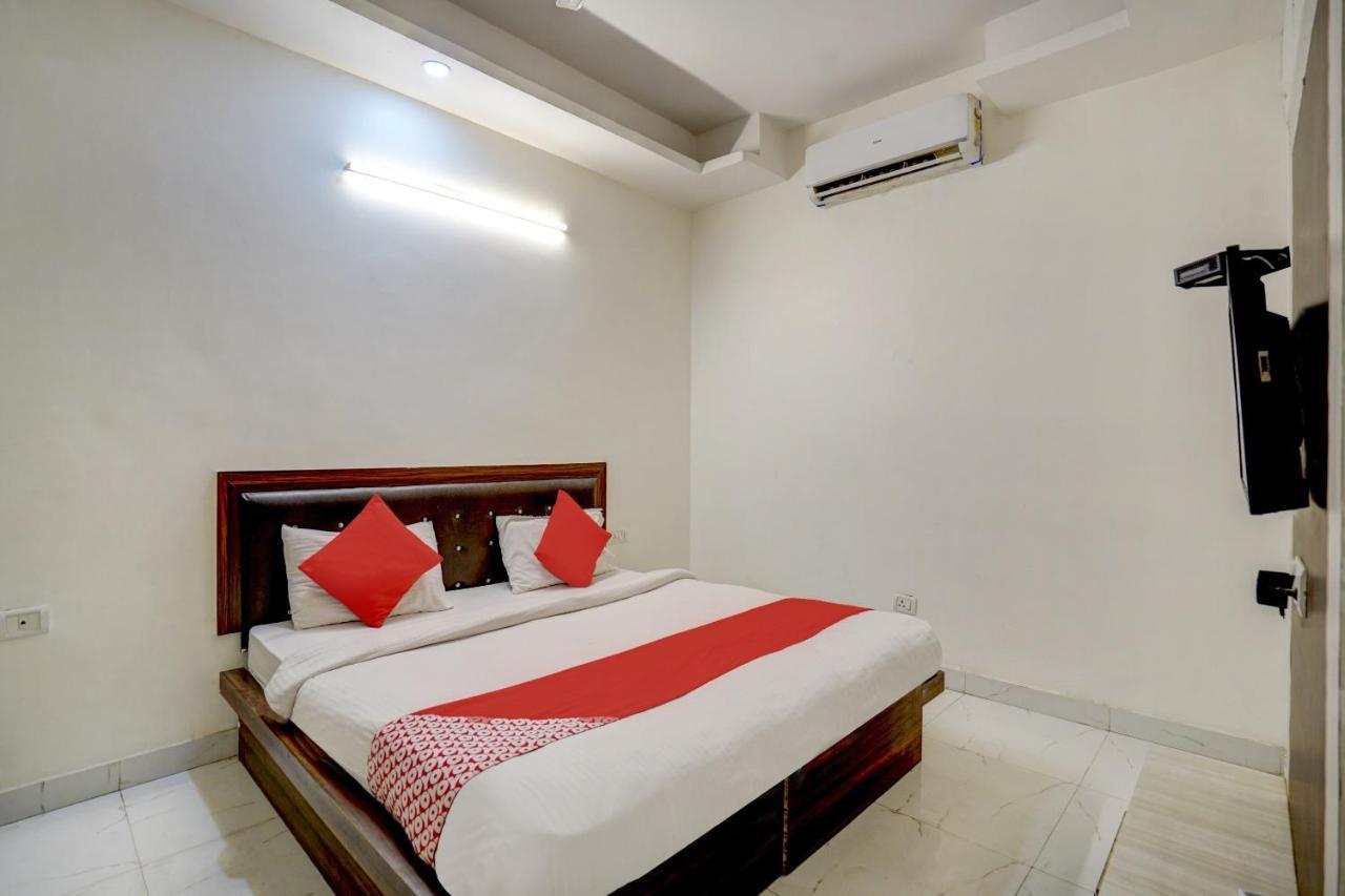 Oyo 78981 The Diamond Nest Noida Ngoại thất bức ảnh