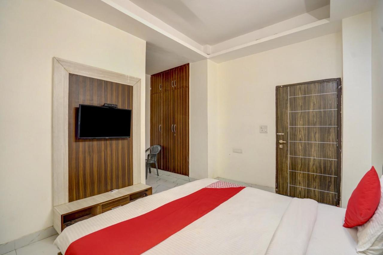Oyo 78981 The Diamond Nest Noida Ngoại thất bức ảnh
