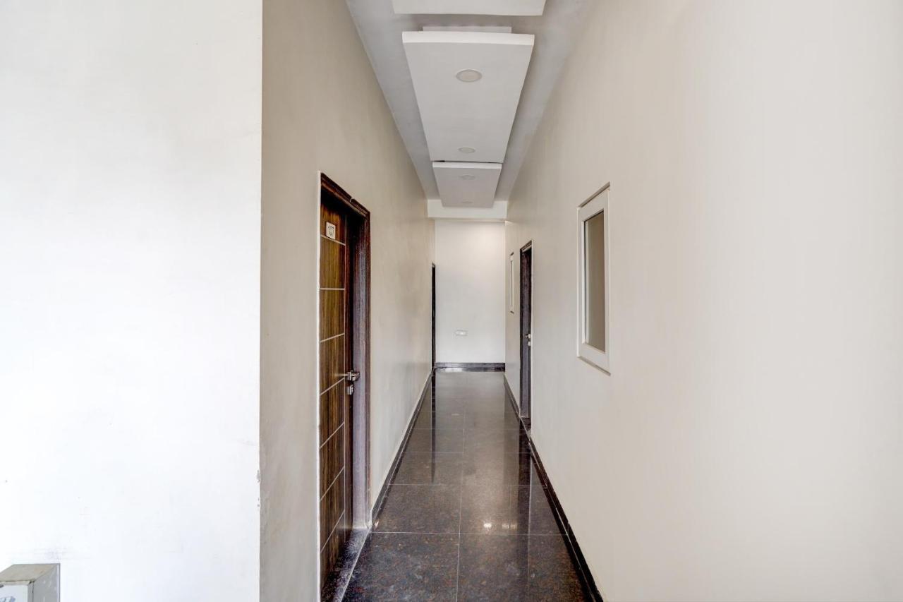 Oyo 78981 The Diamond Nest Noida Ngoại thất bức ảnh
